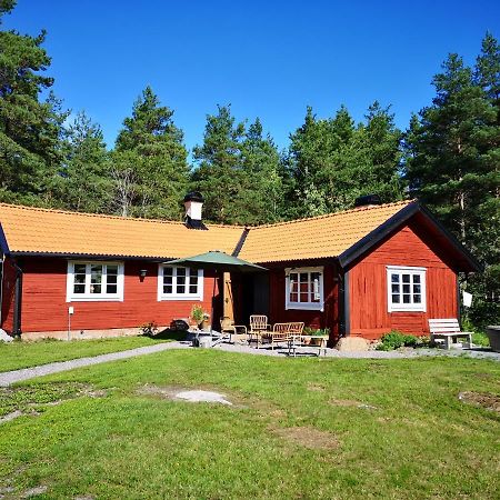 Smedjan Cottage Enkoping Ngoại thất bức ảnh